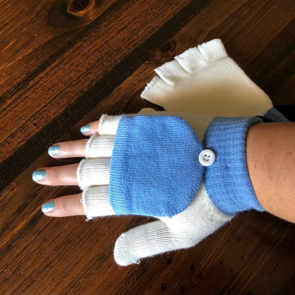 ✨SALE✨ 3/$20 Fingerless gloves with mitten option